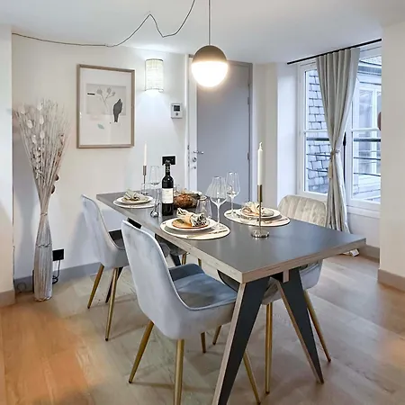 Luxurious Family Near Luxembourg *