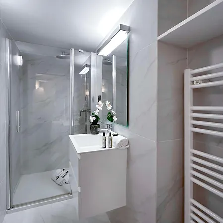 Luxurious Family Near Luxembourg Apartment