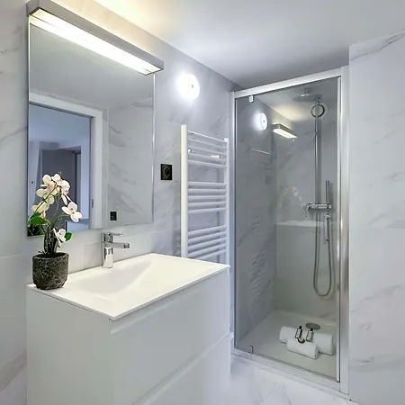 Luxurious Family Near Luxembourg Apartment *