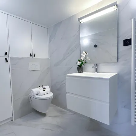 Luxurious Family Near Luxembourg * Paříž