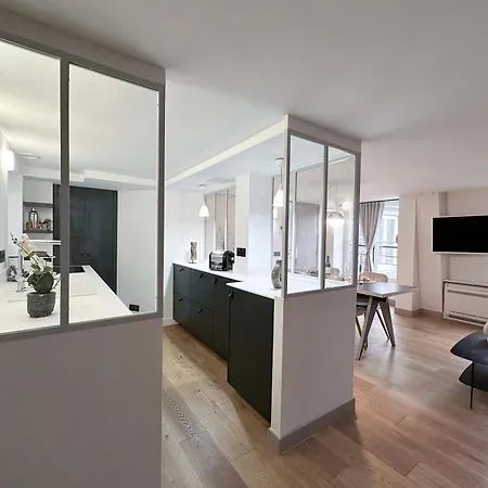 Luxurious Family Near Luxembourg *
