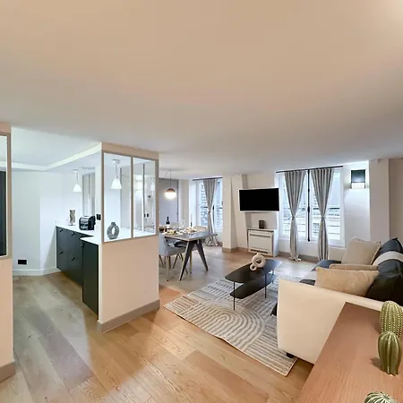 Luxurious Family Near Luxembourg Apartmán